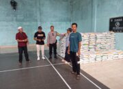 BHABINKAMTIBMAS DESA PENGENJEK LAKUKAN MONITORING PENDISTRIBUSIAN BERAS BANTUAN PEMERINTAH