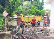 Antisipasi Banjir, Babinsa Kekalik Jaya Gerak Cepat Bersihkan Irigasi