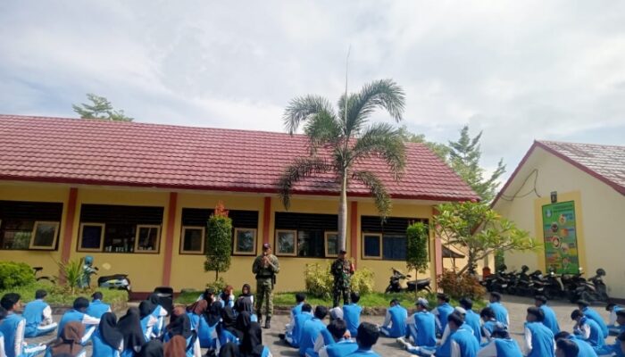 Bekali Mental Siswa PKL, Koramil Gunungsari Hadir di Sekolah