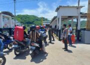 Antisipasi Kerawanan Nataru: Polsek Lembar Cek Dokumen Kendaraan Kapal