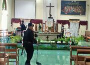 Polres Bima Kota Bersama Subden 4 Den Gegana Sat Brimobda NTB Laksanakan Sterilisasi Gereja Jelang Ibadah Natal
