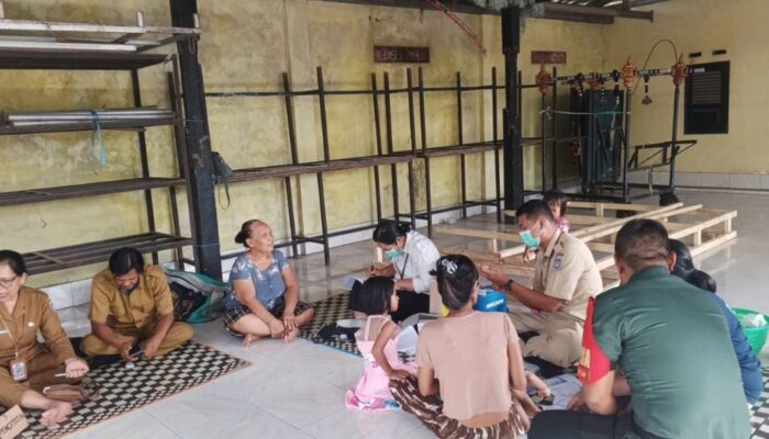 Babinsa Dampingi Posyandu Bayi hingga Lansia