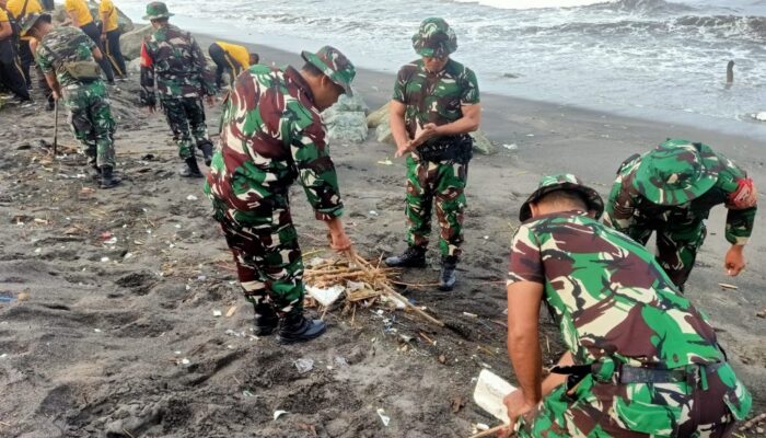 Aksi Nyata TNI-Polri Wujudkan Pantai Bersih dan Asri