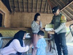 Bhabinkamtibmas Desa Sekongkang Bawah Dampingi Penyaluran Makanan Bergizi Gratis untuk Balita dan Ibu hamil