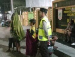 Bhabinkamtibmas Desa Belo Amankan Lalin Tarawih di Masjid Nurul Ihsan Jereweh