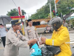 Polsek Jereweh Berbagi Berkah, Ratusan Takjil Gratis Dibagikan Jelang Buka Puasa Ramadhan 1447 H