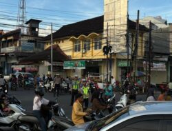 Personel Pos Yan Masbagik Atur Lalu Lintas Antisipasi Ramainya Ngabuburit