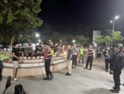 Personel Gabungan TNI-Polri Intensifkan Patroli Mobile di Pusat Keramaian Kota Sumbawa