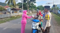 Ramadhan Penuh Berkah, Polsek Pajo Berbagi 250 Takjil untuk Pengguna Jalan