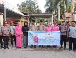 Peran Humanis dan Sinergi Polri, Kapolres Bima Kabupaten Bersama Mahasiswa Cipayung Bagikan Takjil Berbuka Puasa