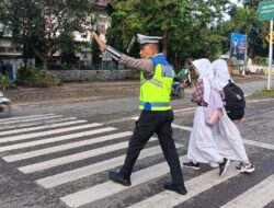Satlantas Polres Bima Kota Laksanakan Strong Point, Wujudkan Kamseltibcarlantas Lancar di Pagi Hari