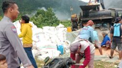 Ketahanan Pangan Terjaga, Bhabinkamtibmas Manggelewa Pantau Panen Jagung Warga