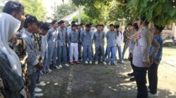 “Police Go to School” Kapolsek Madapangga Ajak Pelajar SMAN 2 Madapangga Mengisi Bulan Suci Ramadhan Dengan Kegiatan Positif