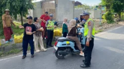 Kenyamanan Warga Terjamin: Cara Polres Lombok Barat Amankan Titik Kerumunan Ngabuburit di Pekan Pertama Ramadan
