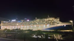 Lombok Kembali Mendunia, Kapal Pesiar Raksasa Carnival Encounter Sandar di Pelabuhan Gili Mas Bawa Ribuan Wisatawan