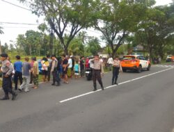 Patroli Ops Ketupat Rinjani 2026, Personel Polda NTB Evakuasi Korban Kecelakaan di Bypass Mandalika