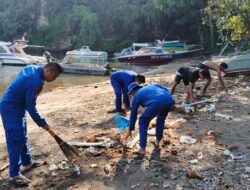 Jaga Kelestarian Pesisir, Sat Polairud Polres Sumbawa Gelar Aksi Asri Dan Polisi Penolong