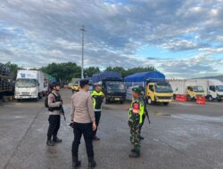 Situasi Terkini di Pelabuhan Kayangan, Personel Pos Terpadu Kayangan Polres Lombok Timur Pantau Arus Mudik