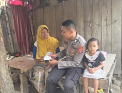 Sederhana Namun Bermakna, Bhabinkamtibmas Polsek Woha Salurkan Bantuan Sembako Bagi Lansia