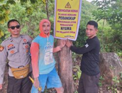 Polsek Langgudu Pasang Baliho Larangan dan Edukasi Bahaya Listrik di Area Pertanian