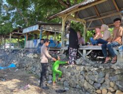 “Hadir Mengayomi” Polres Bima Kabupaten Menggelar Patroli dan Pengamanan Wisata di Pantai Kalaki