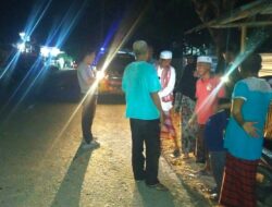 Sigap Personel Polsek Monta Bantu Evakuasi Korban Lakalantas di Jalan lintas Desa Sakuru