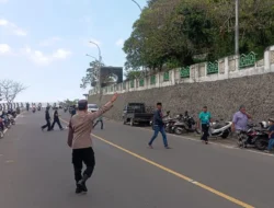 Pastikan Kelancaran Arus Wisata Religi, Polsek Batulayar Lakukan Pengamanan Ketat di Kawasan Makam Keramat
