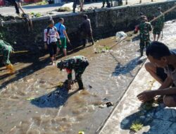 Semangat Kebersamaan, Babinsa dan Warga Bersihkan Lingkungan