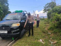 Unit Gakum Satlantas Polres Bima Kabupaten Laksanakan Olah TKP Lakalantas Tunggal di Desa Monggo