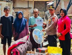Hadirkan Seuntai Senyuman, Polsubsektor Palibelo Gerak Cepat Salurkan Bantuan Bagi Korban Kebakaran