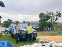 Polri Hadir di Tengah Petani, BKTM Desa Kwangko Monitoring Lahan Jagung Warga