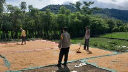 Rutin Sambang Warga, Bhabinkamtibmas Hu’u Jadi Penggerak Ketahanan Pangan Desa