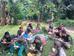 Hangatnya Kebersamaan Satgas dan Warga Bangun Jembatan Garuda