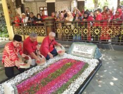 Rachmat Pimpin Doa di Makam KH Hasyim Asy’ari dan KH Abdurrahman Wahid