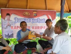 Jumat Curhat Polsek Kuripan di Desa Jagaraga, Serahkan Sarana Kontak Kepada Warga