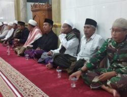 Mendekatkan Diri dengan Masyarakat, Babinsa Merembu Ikuti Safari Ramadan