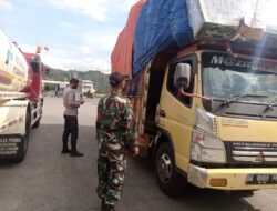 TNI-Polri Cek Kendaraan Usai Bongkar Muat di Pelabuhan Lembar