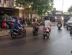 TNI-POLRI Atur Lalulintas Depan Pasar Kebon Roek Jelang Hari Raya Idul Fitri 1444 H