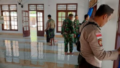 Tingkatkan Hubungan dengan Masyarakat, TNI-Polri Gelar Karya Bhakti di Sejumlah Tempat Ibadah