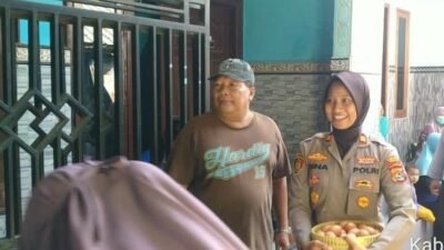 Warga Desa Gelogor Dukung Program Jumat Berkah Polsek Kediri untuk Bantu Balita Stunting