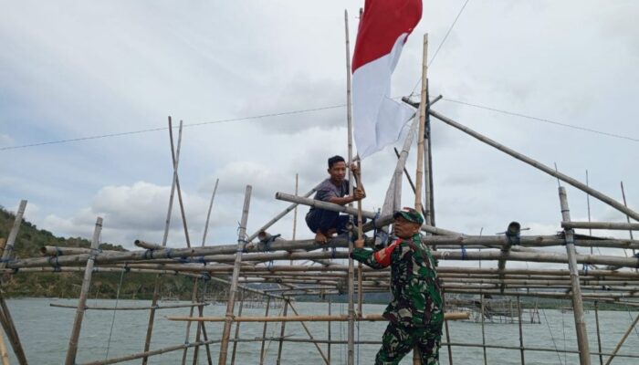 Bendera Merah Putih Berkibar di Keramba: Masyarakat Nelayan Labuan Tereng Rayakan Kemerdekaan dan Kebersamaan HUT RI ke-78