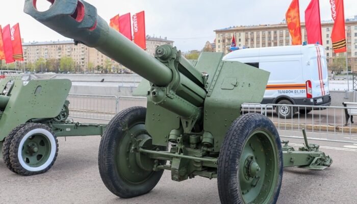 Sepuh Berlaga Kembali, Rusia Kirim Howitzer Berusia 80 Tahun ke Ukraina