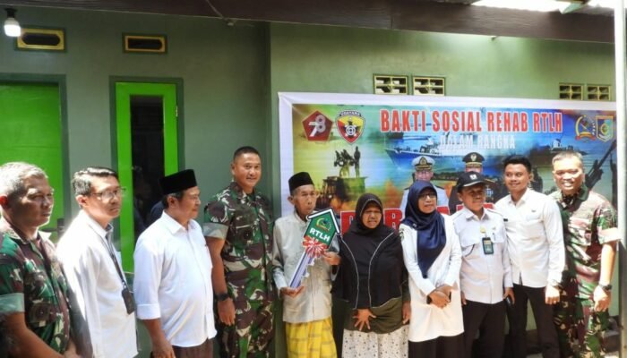 Danrem 162/WB Serahkan Kunci Rumah Layak Huni dan Kursi Roda untuk Masyarakat Lombok Barat.