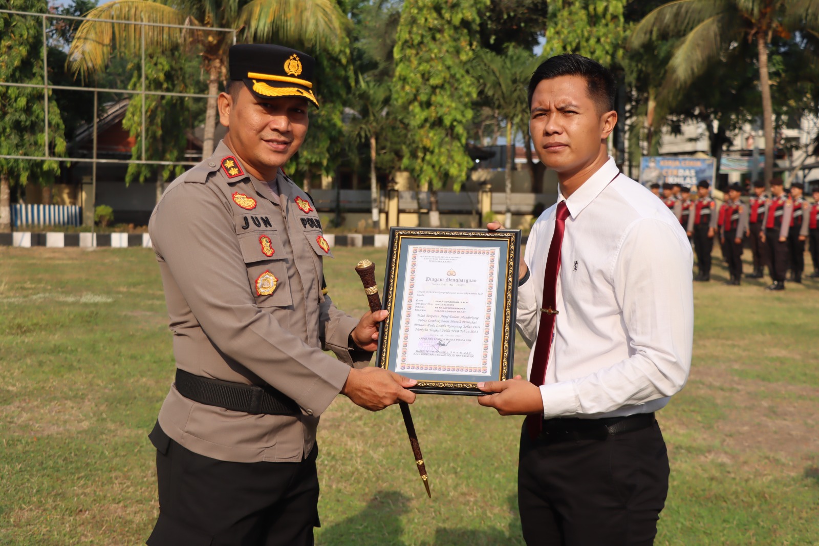 Kapolres Lombok Barat Beri Penghargaan kepada 6 Personel Berprestasi