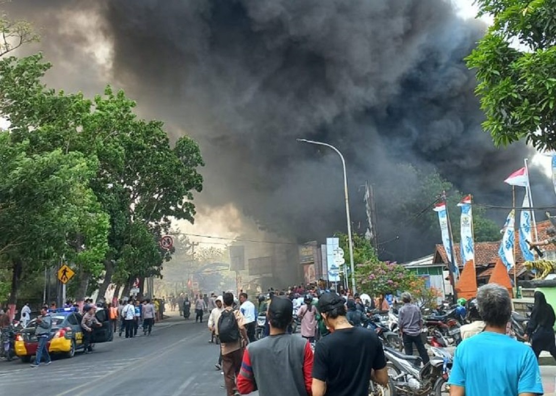 Kebakaran Gudang Rongsok di Dekat Mako Ditpolair Polda Jabar