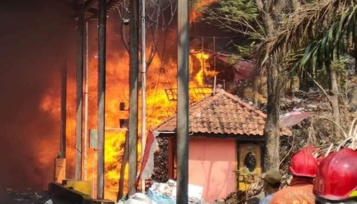 Kebakaran Hebat di TPA Rawa Kucing, Kota Tangerang: Penyebab dan Dampaknya