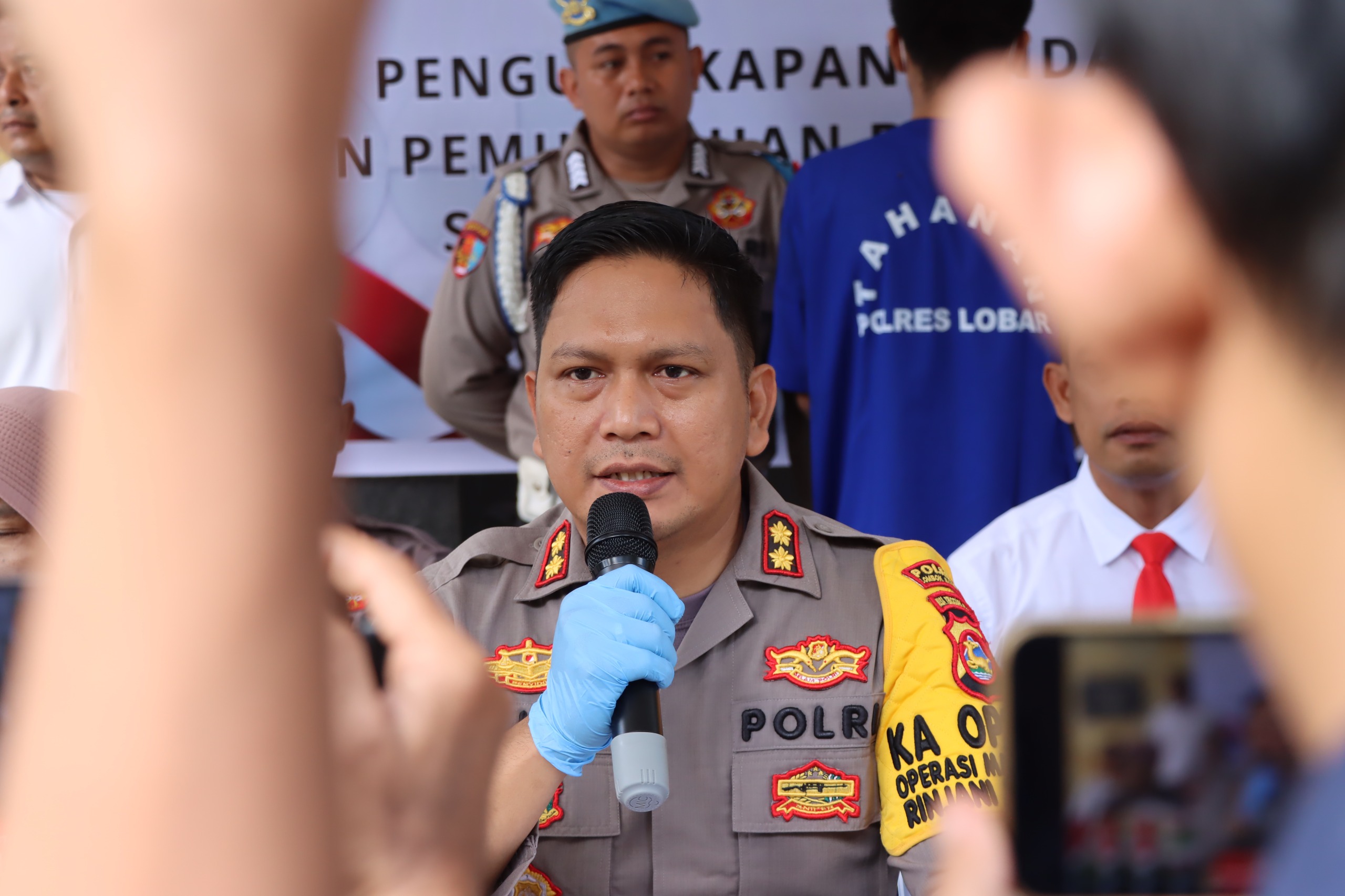 Modus Pengiriman Sendal Gunung, Polisi Tangkap Pengedar Ganja di Lombok Barat