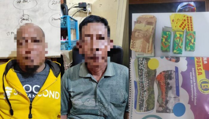 Dua Penjudi Kartu Domino Diciduk Polisi di Tengah Sawah Situbondo