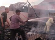 Kebakaran Rumah di Besuk Kidul Dipadamkan Bhabinkamtibmas, Babinsa, Damkar, dan Warga Besuk