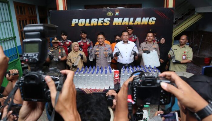 Polres Malang Mengungkap Pabrik Miras Ilegal Berkedok Rumah Tinggal